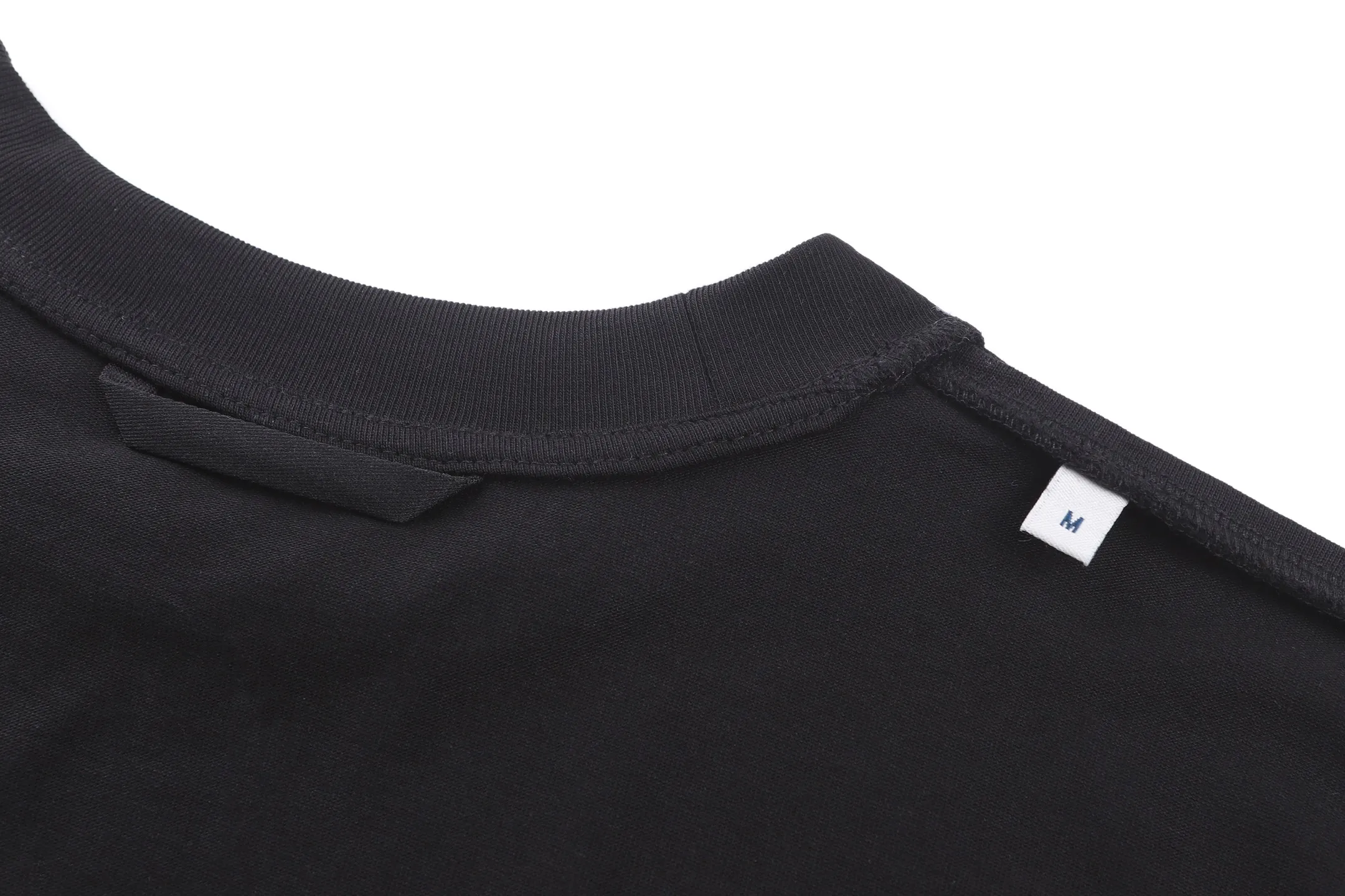 MONCLER 26SS T ●Authentic 4974 ●32 230 ●1*1 280 ● ● ● 1：1 ● 1：1 ● ●Size：S M L XL ● ：2104/8A#00